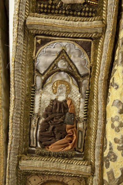 Cloak – embroidered detail © Shakespeare Birthplace Trust