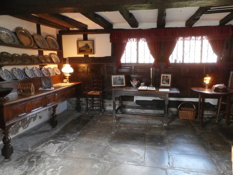 Anne Hathaway Cottage Room