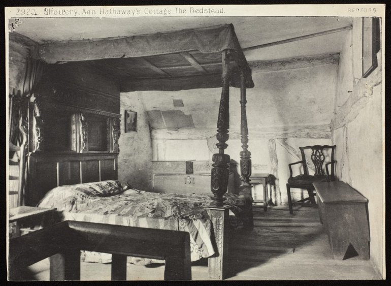 Anne Hathaway's Cottage postcard