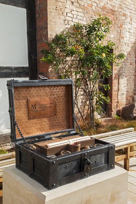 G940-26D-001 © Andrew Lawson low res _24_.jpg