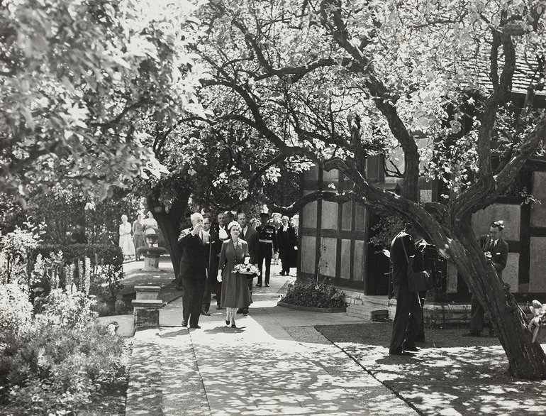 Image 7 - SBT_PH_Royal Visits_1957_Birthplace_3.jpg