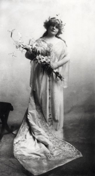 Figure 4: Marie Corelli dressed as Ophelia (photograph from SBT collection)