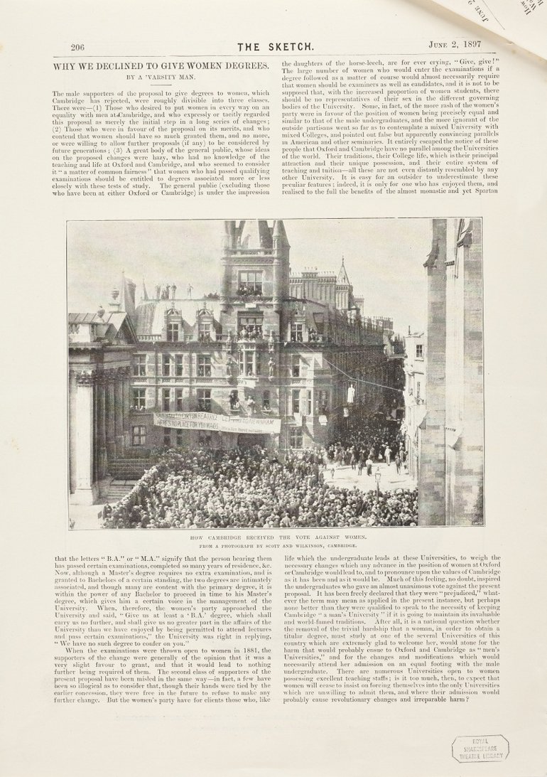 Photo women's degree