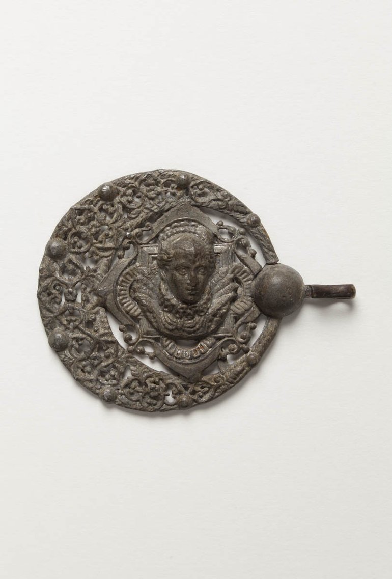 SBT 1997-19 Pewter cloak clasp