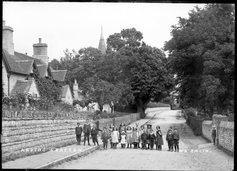 SBT_SC42_1650_Children in Ardens Grafton