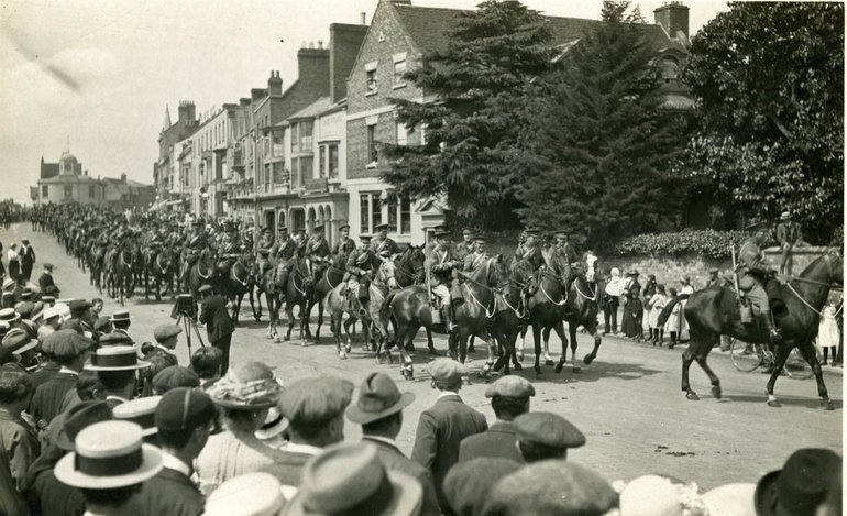 SC67/30 Yeomanry leaving Stratford