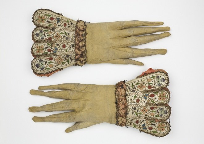 SBT 1992-2 17th C Men's KId Gloves