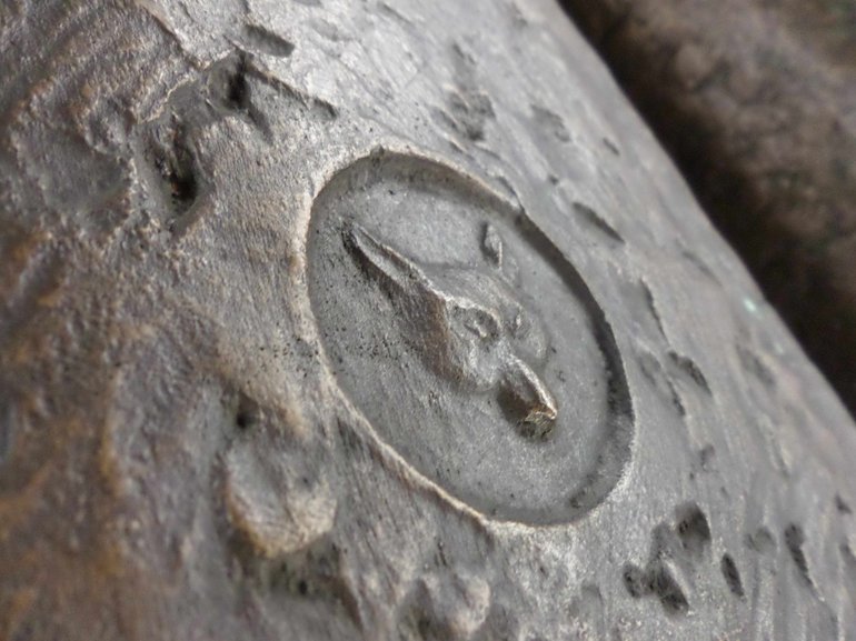 A detail from Shakespeare’s cloak