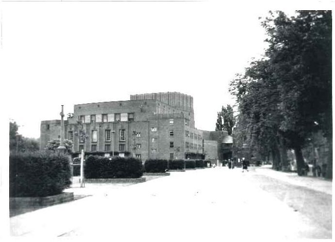 1932. The Royal Shakespeare Theatre. War Memorial can be seen on the left.