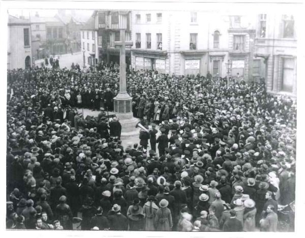 The unveiling of the War Memorial on Bridge Street, 1922